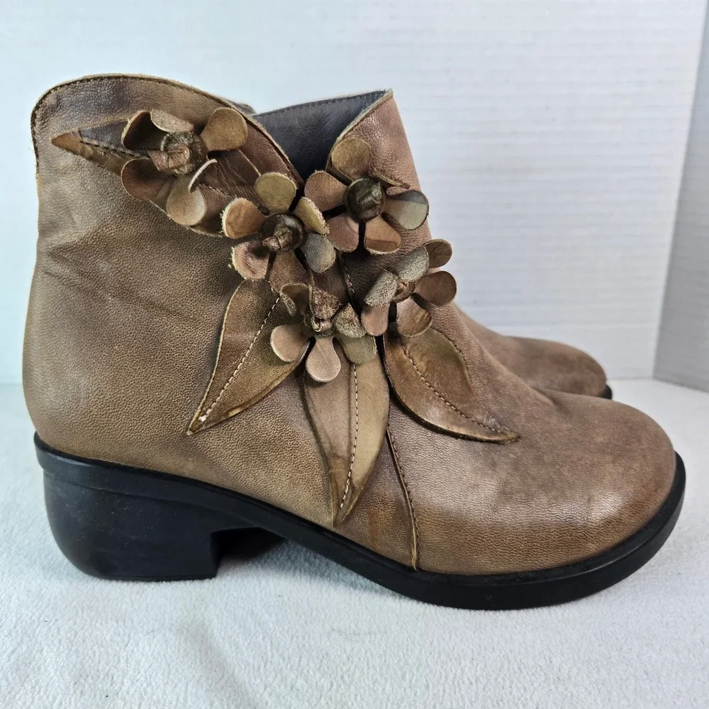 Socofy tan handmade soft leather floral ankle boots Booties. Size 37 (US 7)‎